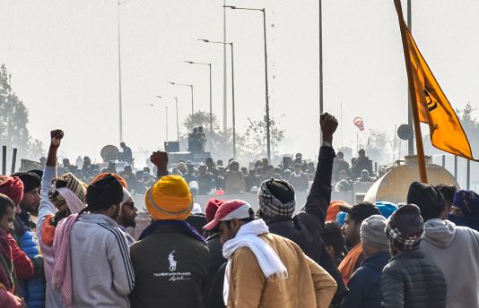 नोएडा में प्रदर्शनकारी किसानों ने 23 फरवरी को दिल्ली मार्च की फिर दी चेतावनी